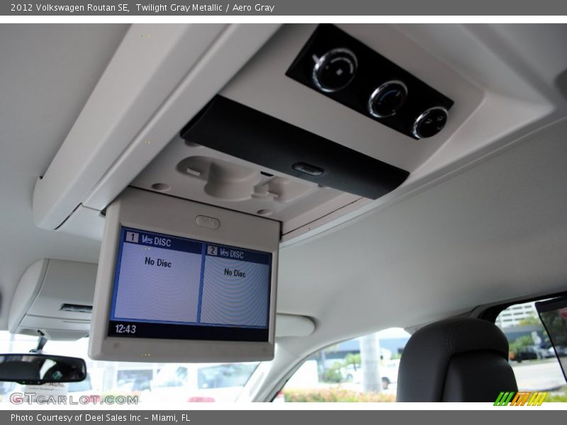 Twilight Gray Metallic / Aero Gray 2012 Volkswagen Routan SE
