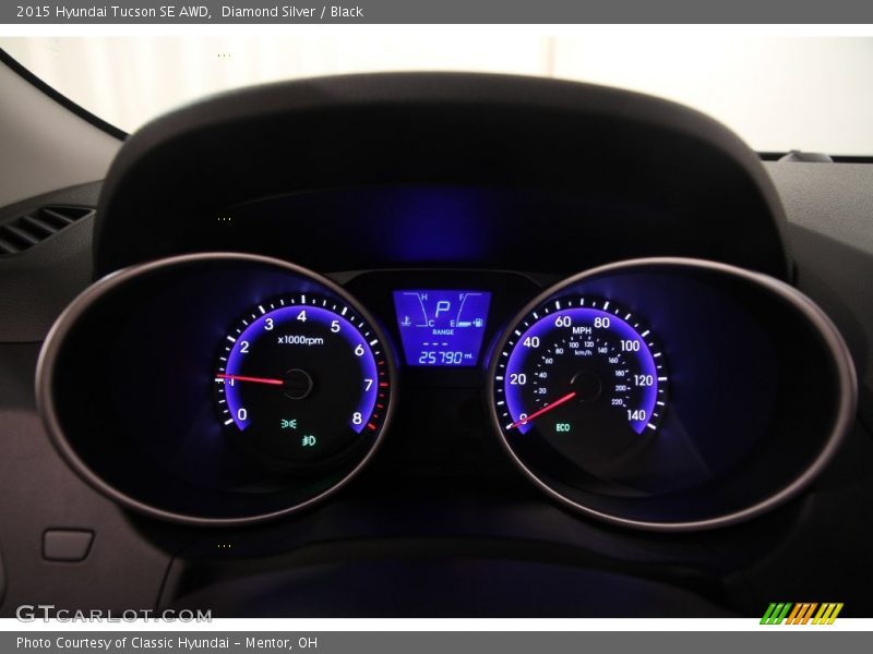 Diamond Silver / Black 2015 Hyundai Tucson SE AWD