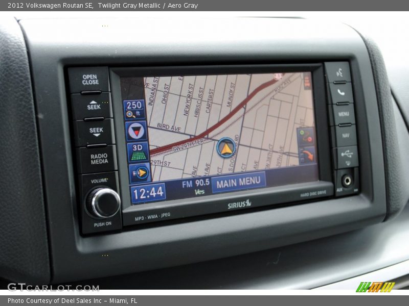 Twilight Gray Metallic / Aero Gray 2012 Volkswagen Routan SE