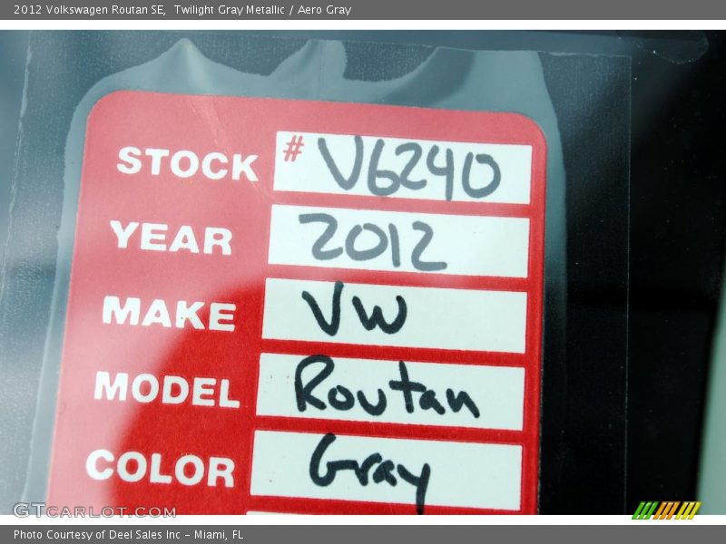 Twilight Gray Metallic / Aero Gray 2012 Volkswagen Routan SE