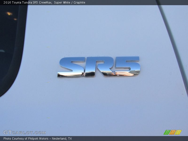 Super White / Graphite 2016 Toyota Tundra SR5 CrewMax