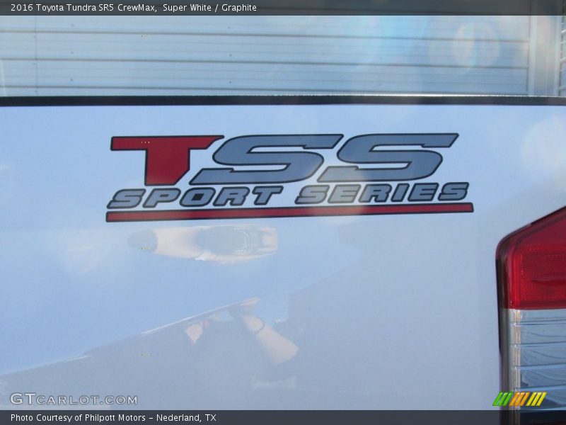 Super White / Graphite 2016 Toyota Tundra SR5 CrewMax