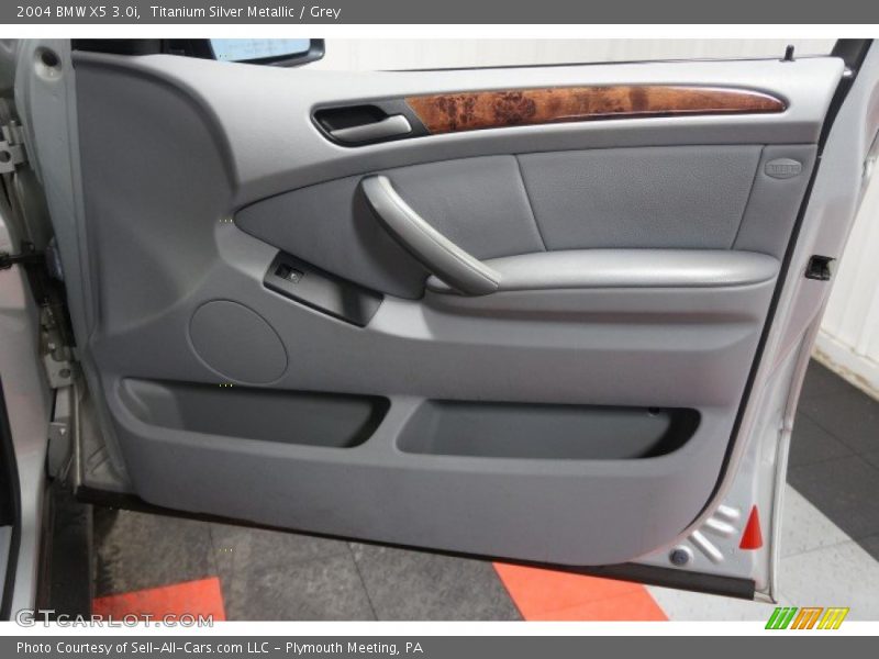 Titanium Silver Metallic / Grey 2004 BMW X5 3.0i