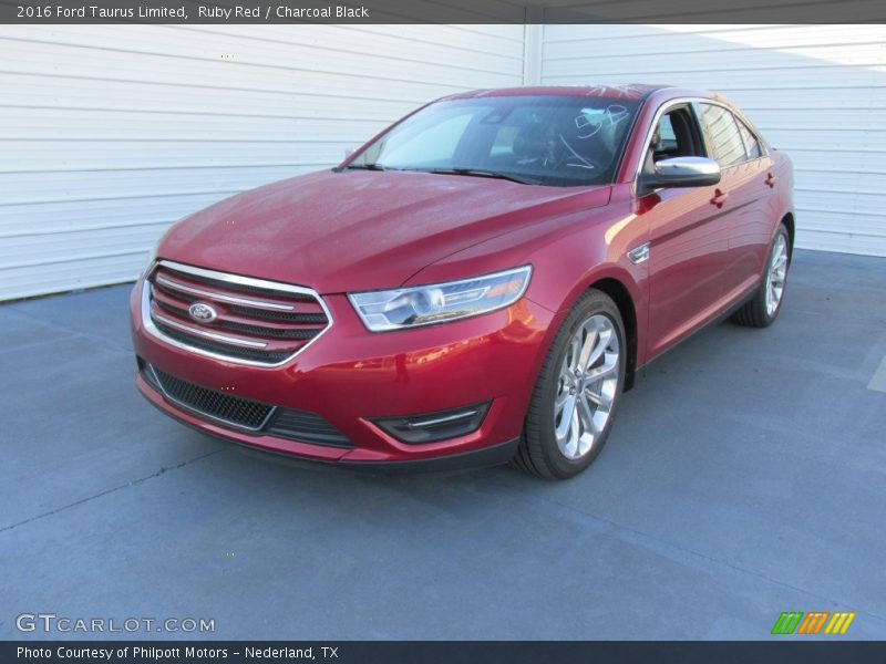 Front 3/4 View of 2016 Taurus Limited