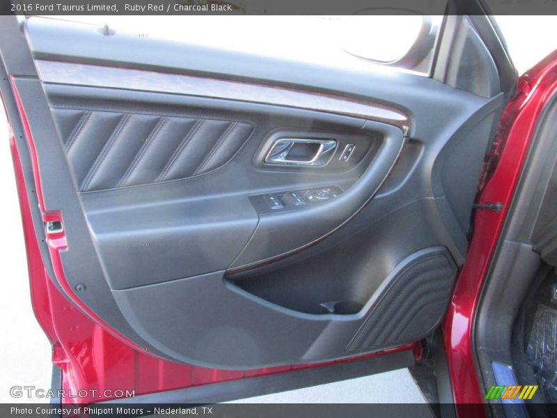 Door Panel of 2016 Taurus Limited