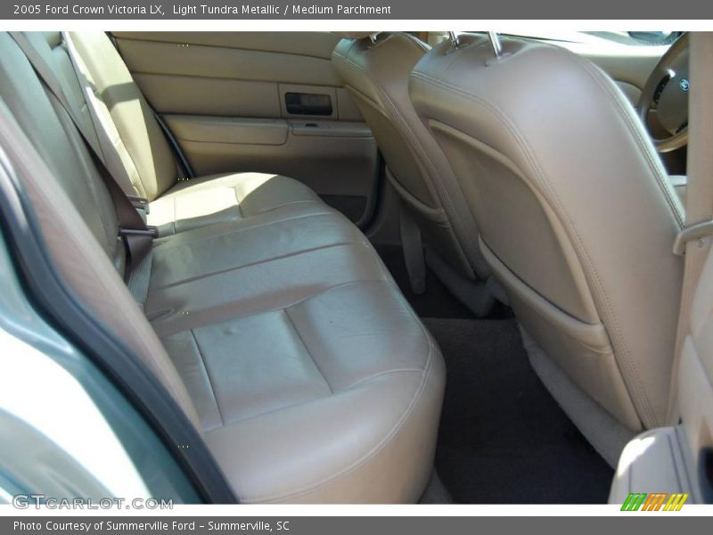 Light Tundra Metallic / Medium Parchment 2005 Ford Crown Victoria LX