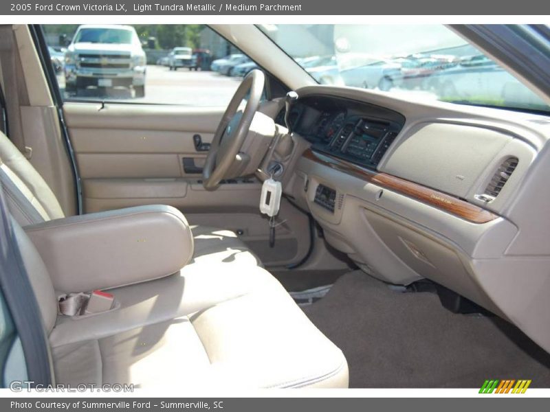 Light Tundra Metallic / Medium Parchment 2005 Ford Crown Victoria LX