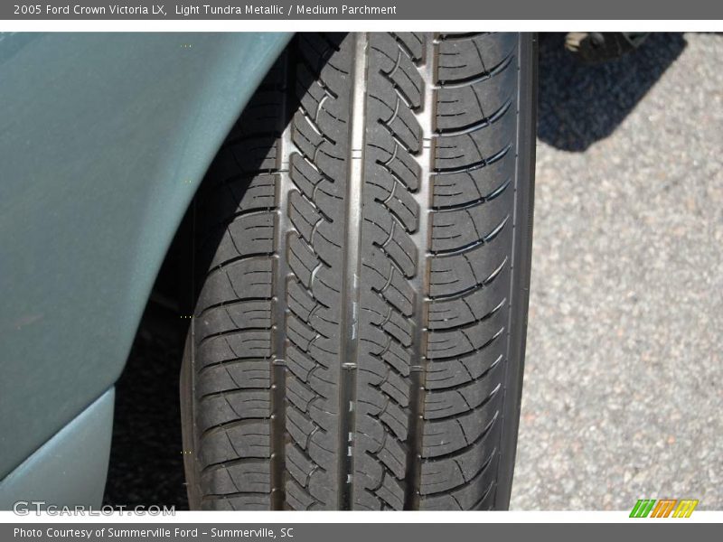 Light Tundra Metallic / Medium Parchment 2005 Ford Crown Victoria LX