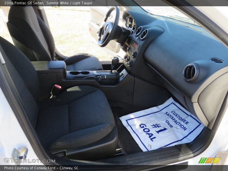 Summit White / Light Taupe 2009 Pontiac G6 Sedan