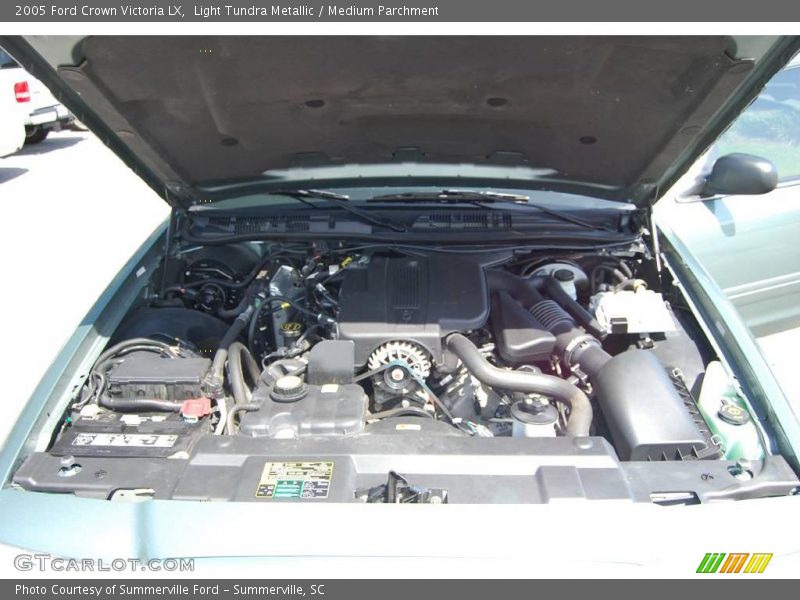 Light Tundra Metallic / Medium Parchment 2005 Ford Crown Victoria LX