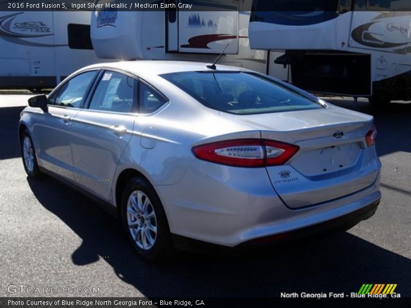 Ingot Silver Metallic / Medium Earth Gray 2016 Ford Fusion S