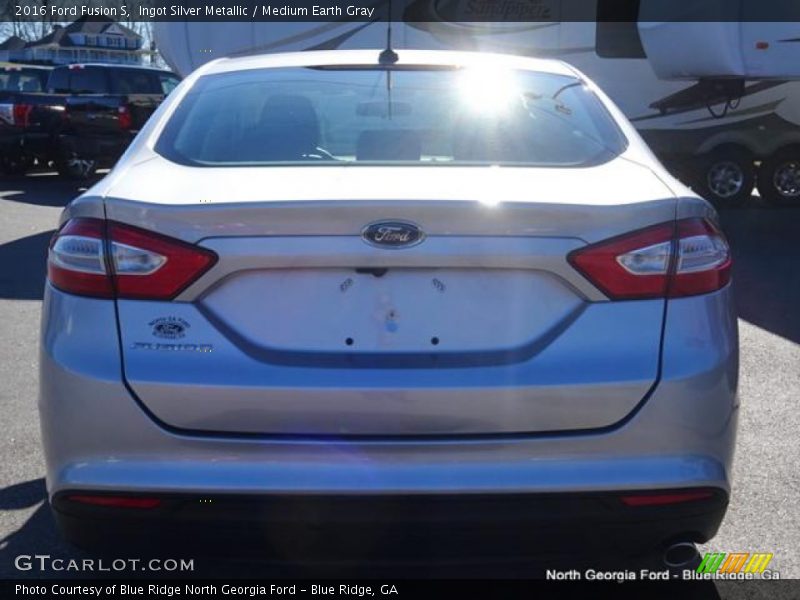 Ingot Silver Metallic / Medium Earth Gray 2016 Ford Fusion S