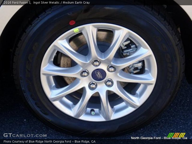 Ingot Silver Metallic / Medium Earth Gray 2016 Ford Fusion S