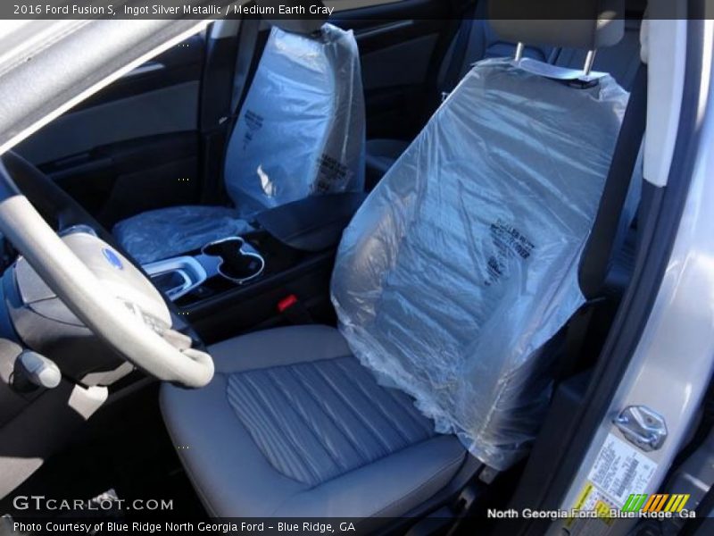 Ingot Silver Metallic / Medium Earth Gray 2016 Ford Fusion S