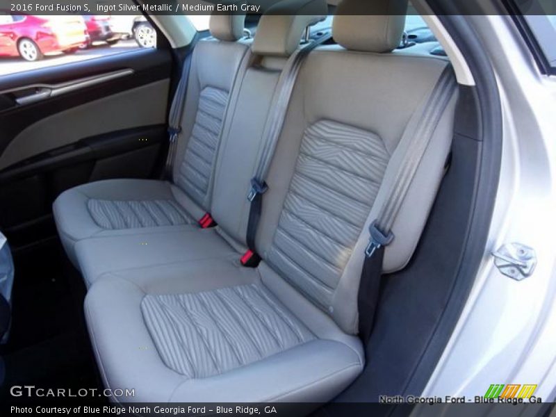 Ingot Silver Metallic / Medium Earth Gray 2016 Ford Fusion S