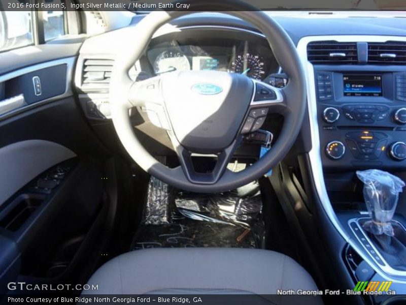 Ingot Silver Metallic / Medium Earth Gray 2016 Ford Fusion S