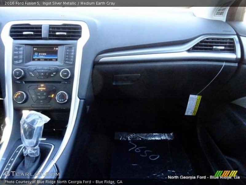 Ingot Silver Metallic / Medium Earth Gray 2016 Ford Fusion S