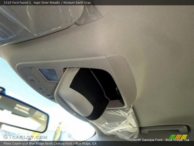 Ingot Silver Metallic / Medium Earth Gray 2016 Ford Fusion S