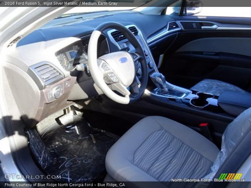 Ingot Silver Metallic / Medium Earth Gray 2016 Ford Fusion S
