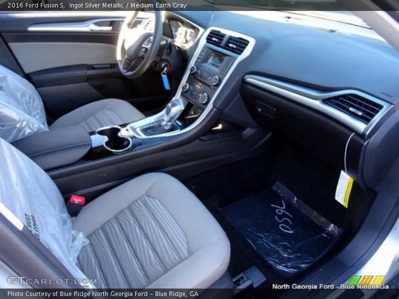 Ingot Silver Metallic / Medium Earth Gray 2016 Ford Fusion S
