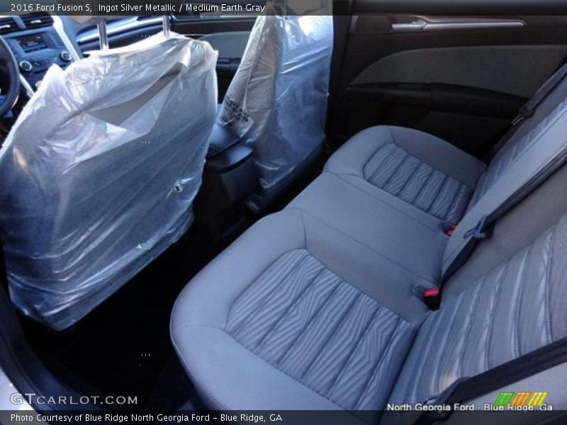 Ingot Silver Metallic / Medium Earth Gray 2016 Ford Fusion S