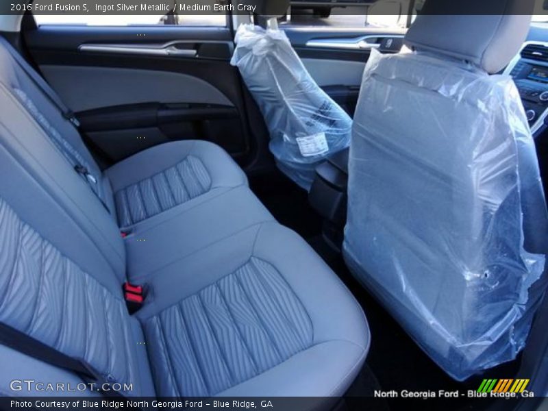 Ingot Silver Metallic / Medium Earth Gray 2016 Ford Fusion S