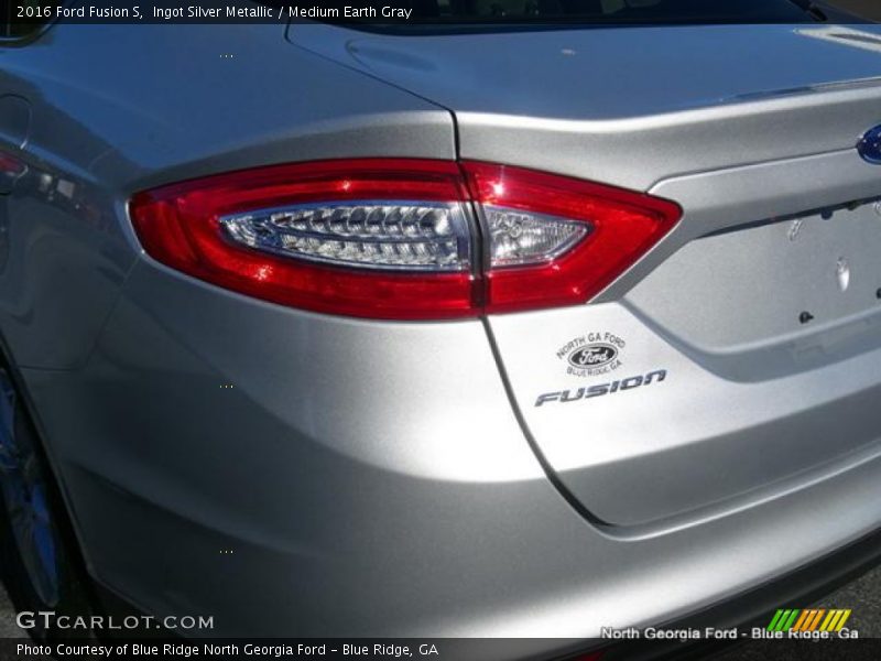 Ingot Silver Metallic / Medium Earth Gray 2016 Ford Fusion S