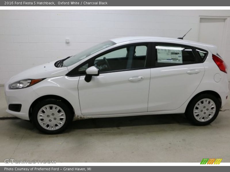 Oxford White / Charcoal Black 2016 Ford Fiesta S Hatchback