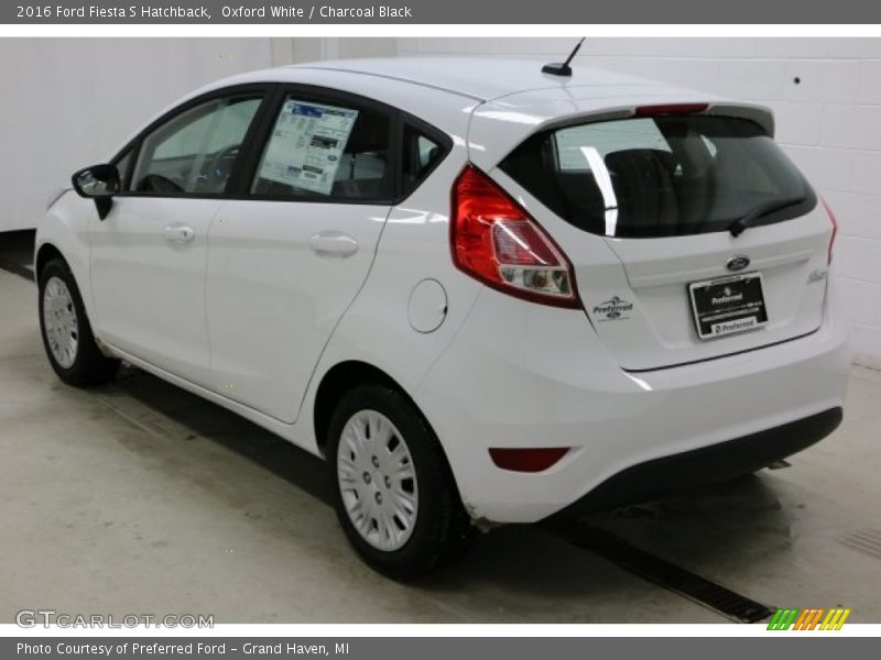 Oxford White / Charcoal Black 2016 Ford Fiesta S Hatchback