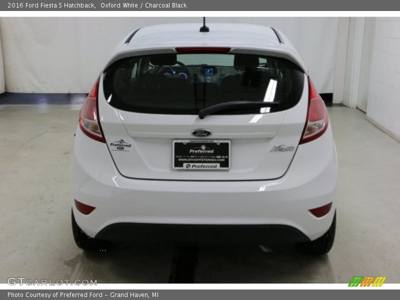 Oxford White / Charcoal Black 2016 Ford Fiesta S Hatchback