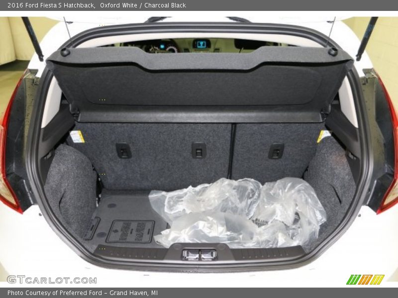 Oxford White / Charcoal Black 2016 Ford Fiesta S Hatchback