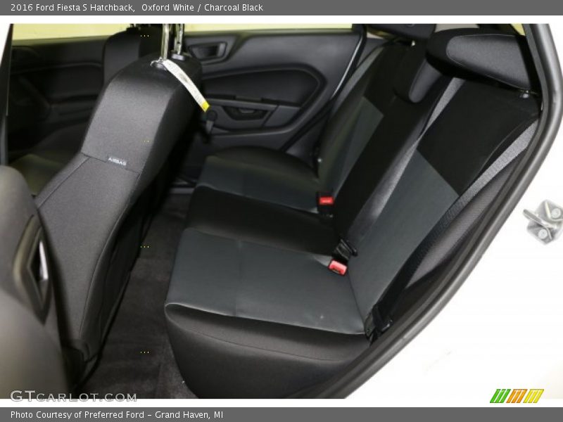 Oxford White / Charcoal Black 2016 Ford Fiesta S Hatchback
