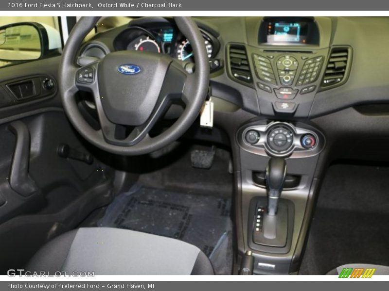 Oxford White / Charcoal Black 2016 Ford Fiesta S Hatchback