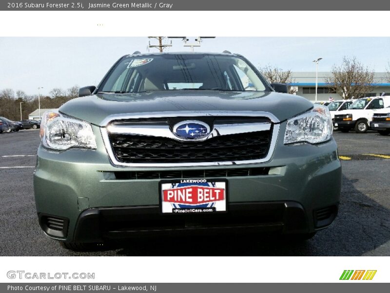 Jasmine Green Metallic / Gray 2016 Subaru Forester 2.5i