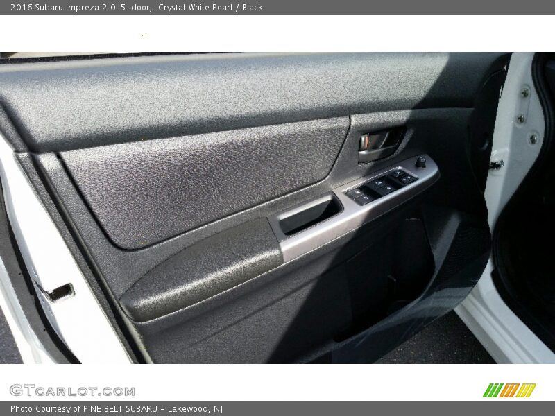 Crystal White Pearl / Black 2016 Subaru Impreza 2.0i 5-door