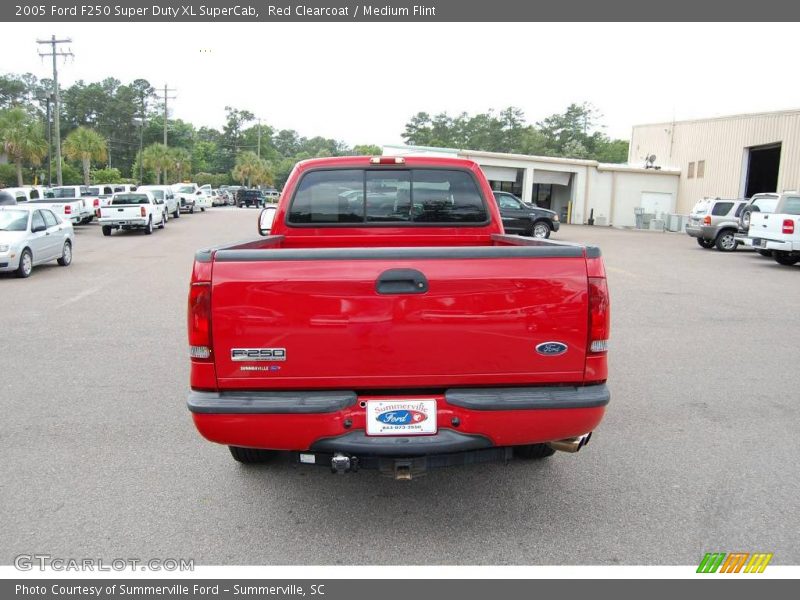 Red Clearcoat / Medium Flint 2005 Ford F250 Super Duty XL SuperCab