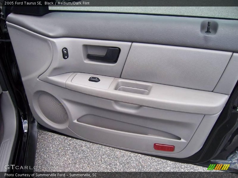 Black / Medium/Dark Flint 2005 Ford Taurus SE