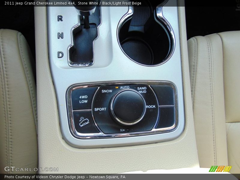 Stone White / Black/Light Frost Beige 2011 Jeep Grand Cherokee Limited 4x4