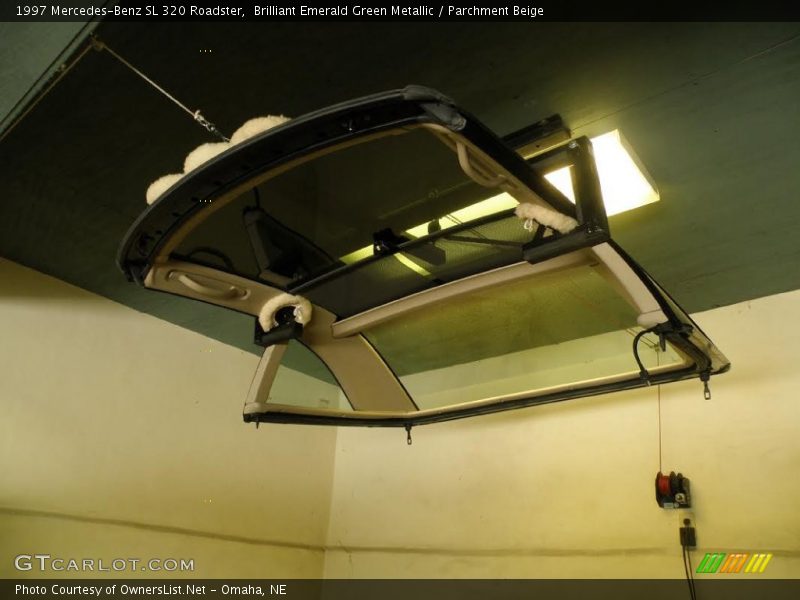 Brilliant Emerald Green Metallic / Parchment Beige 1997 Mercedes-Benz SL 320 Roadster
