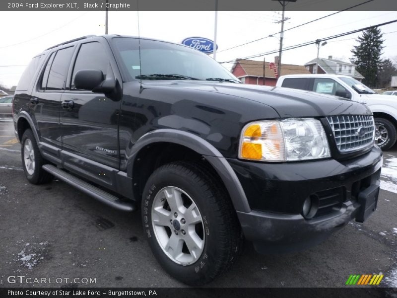 Front 3/4 View of 2004 Explorer XLT
