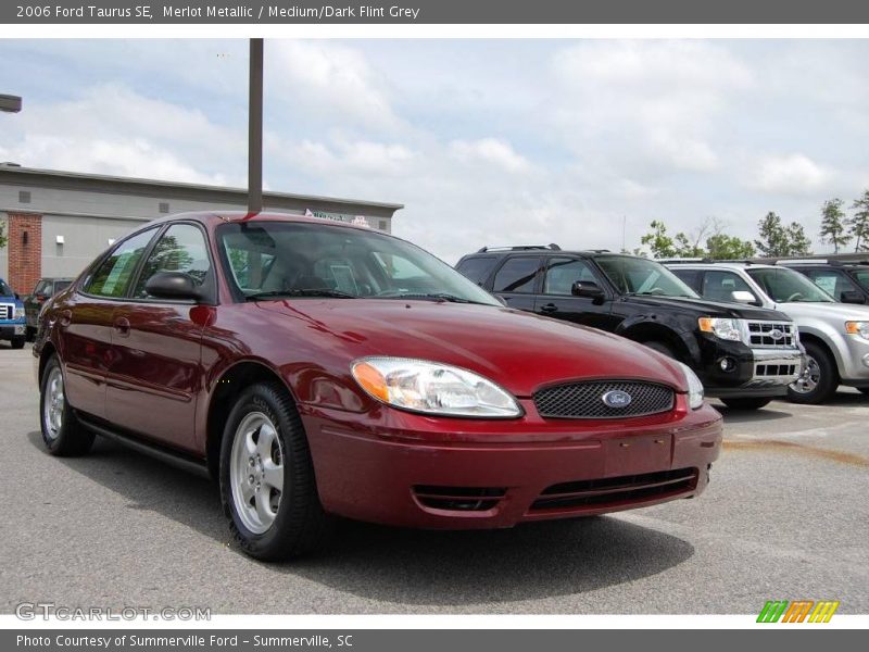 Merlot Metallic / Medium/Dark Flint Grey 2006 Ford Taurus SE