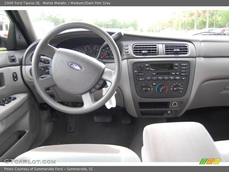 Merlot Metallic / Medium/Dark Flint Grey 2006 Ford Taurus SE
