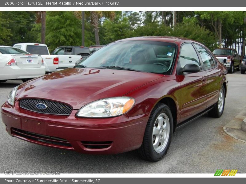 Merlot Metallic / Medium/Dark Flint Grey 2006 Ford Taurus SE