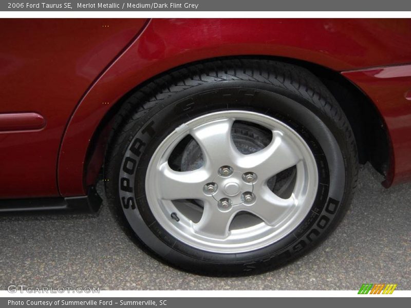 Merlot Metallic / Medium/Dark Flint Grey 2006 Ford Taurus SE