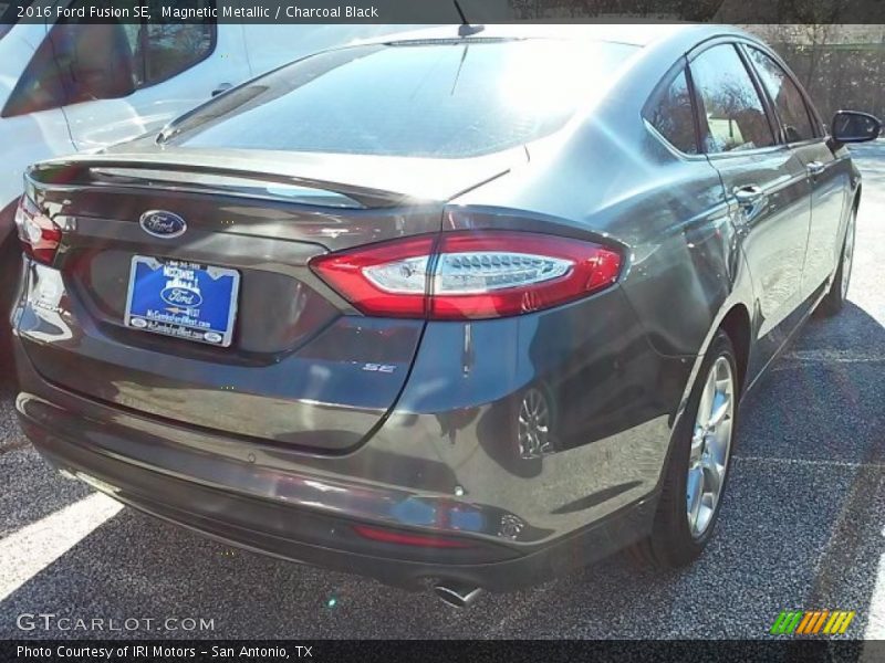 Magnetic Metallic / Charcoal Black 2016 Ford Fusion SE