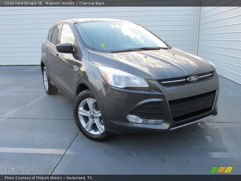 Magnetic Metallic / Charcoal Black 2016 Ford Escape SE