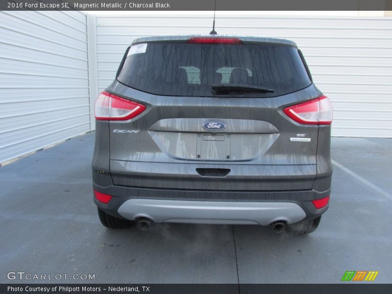 Magnetic Metallic / Charcoal Black 2016 Ford Escape SE