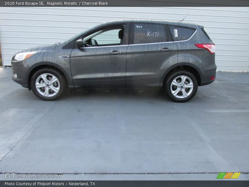 Magnetic Metallic / Charcoal Black 2016 Ford Escape SE