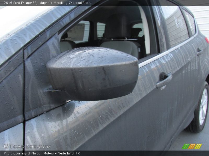 Magnetic Metallic / Charcoal Black 2016 Ford Escape SE