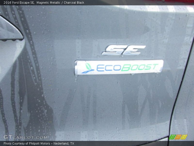 Magnetic Metallic / Charcoal Black 2016 Ford Escape SE